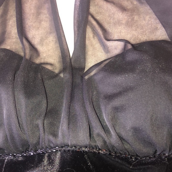 Black velveteen halter zips‎ up the back built in bra NWT made by R&K - Picture 2 of 5